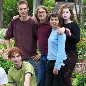 Retreatants from Youth Week 2006 standing together outside.